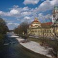 Müller'sches Volksbad with Isar river
