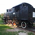 Who would expect a steam locomotive on the hill between houses?