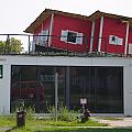 The rocking house ... still deserted